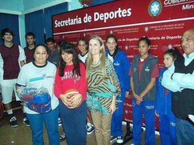 Entregaron indumentaria a los deportistas que competir�n en los Juegos Trasandinos