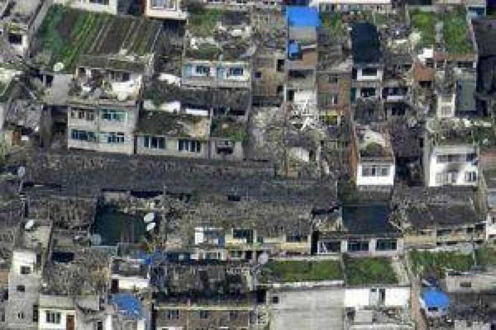 Terremoto en China deja 164 muertos y 5.500 heridos