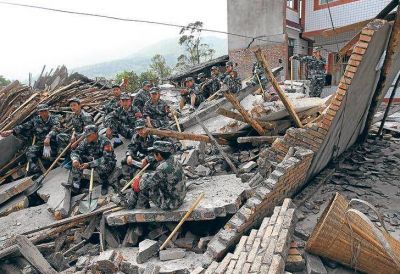 Un terremoto provoc� un centenar y medio de muertos en China