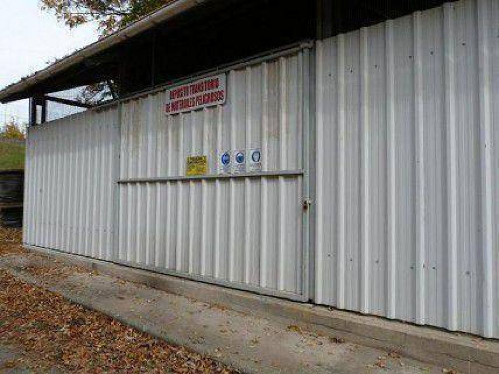 Tomaron muestras de aceite en tambores de la CEB
