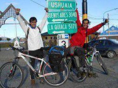 Viaje solidario de 2 j�venes de San Nicol�s que unieron La Quiaca y Ushuaia en bicicleta