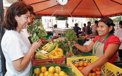 Dios es argentino y atiende en el Mercado Central de Buenos Aires
