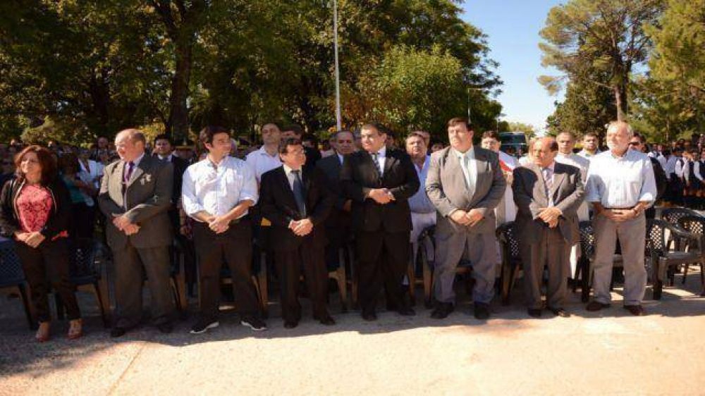 C�ceres asegur� que el gobierno provincial "no discrimina por la procedencia pol�tica"	 