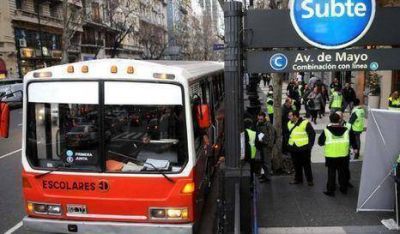 Instalan alcohol�metros en los micros escolares