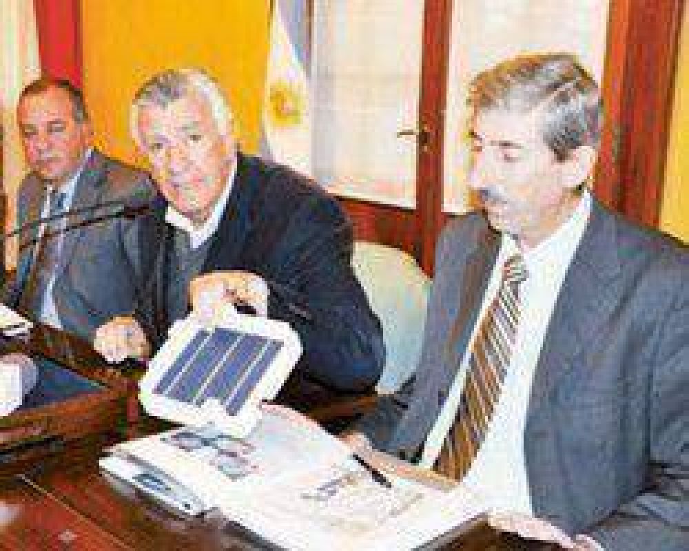 F�brica de paneles solares: se demora la firma de contrato para la construcci�n