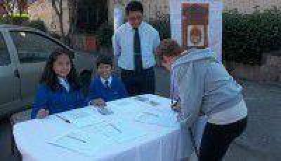 Firmas para declarar la bandera de la libertad civil como �hist�rica y nacional�