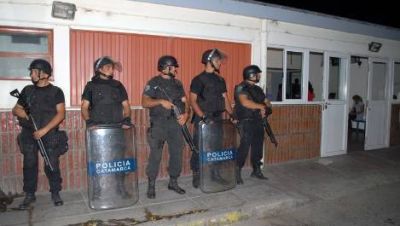 Violenta pelea entre vecinos y la polic�a
