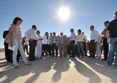 Poggi inaugurar� obras en Villa Mercedes y La Toma