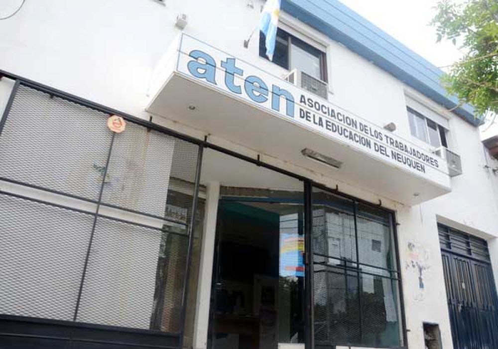 Otra semana de paro y movilizaci�n de ATEN 