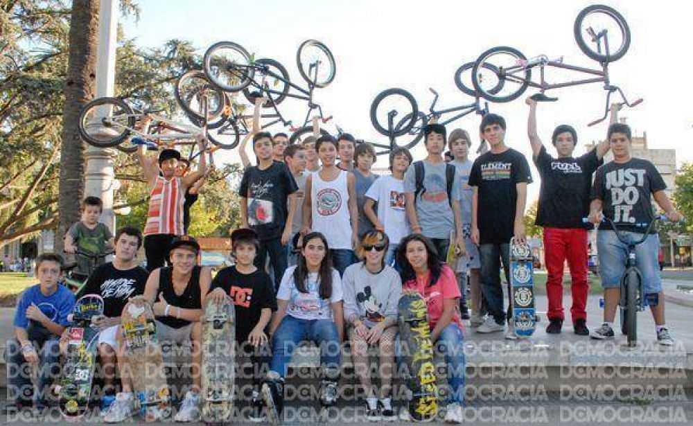 Ni�os y adolescentes de Jun�n reclaman la concreci�n de la esperada pista de skate