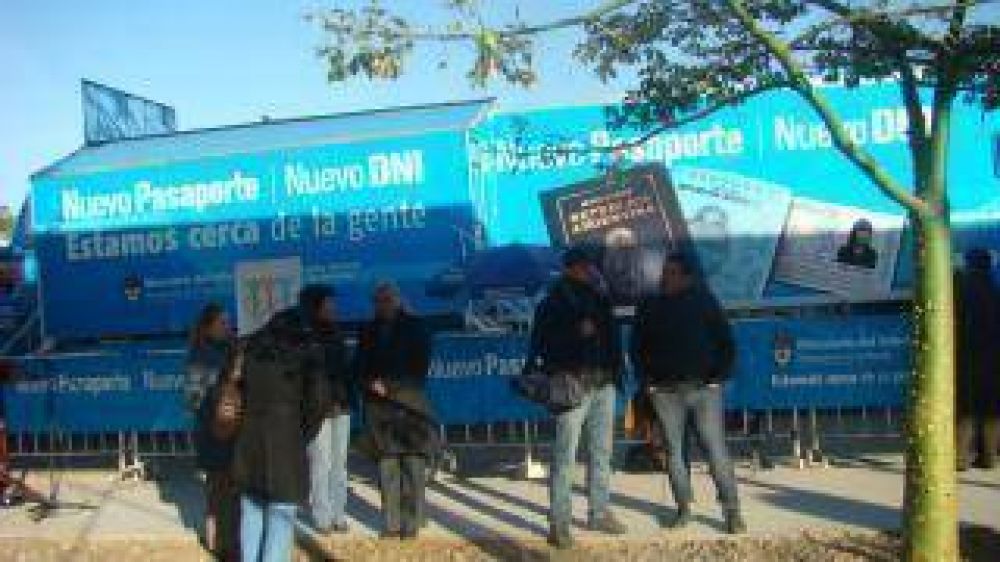 El cami�n f�brica de documentaci�n arrib� a la provincia