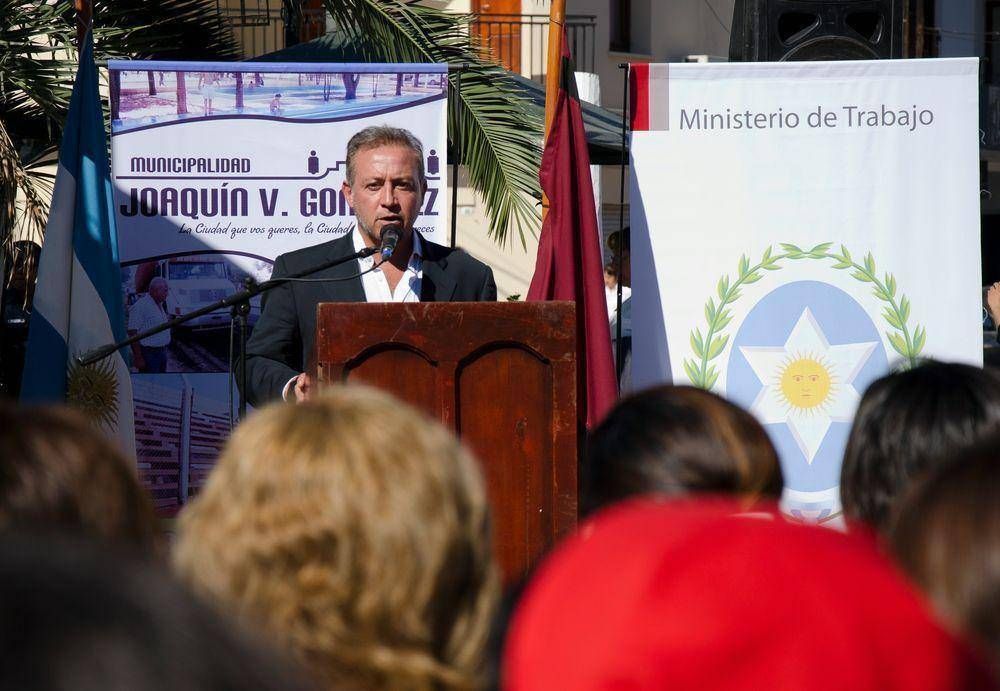 Anualmente se capacitan 10 mil salte�os en �reas del trabajo