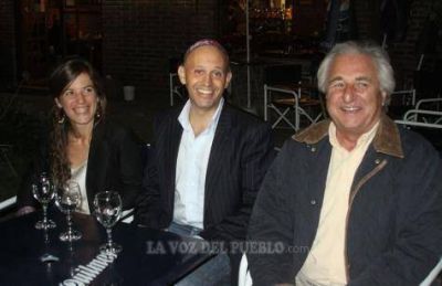 "En un principio, la idea es presentar una lista local�
