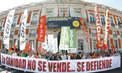 Multitudinaria marcha en Madrid contra la privatizaci�n de la salud