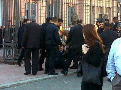 Dos hombres intentaron suicidarse frente a la Rosada prendi�ndose fuego