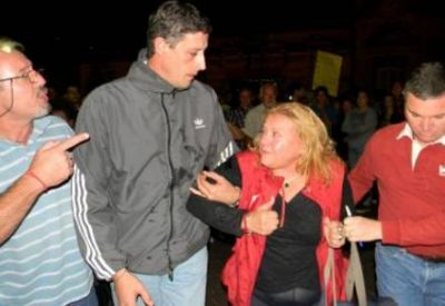 Golpean a jueza en marcha por el crimen de Diego Wetzel
