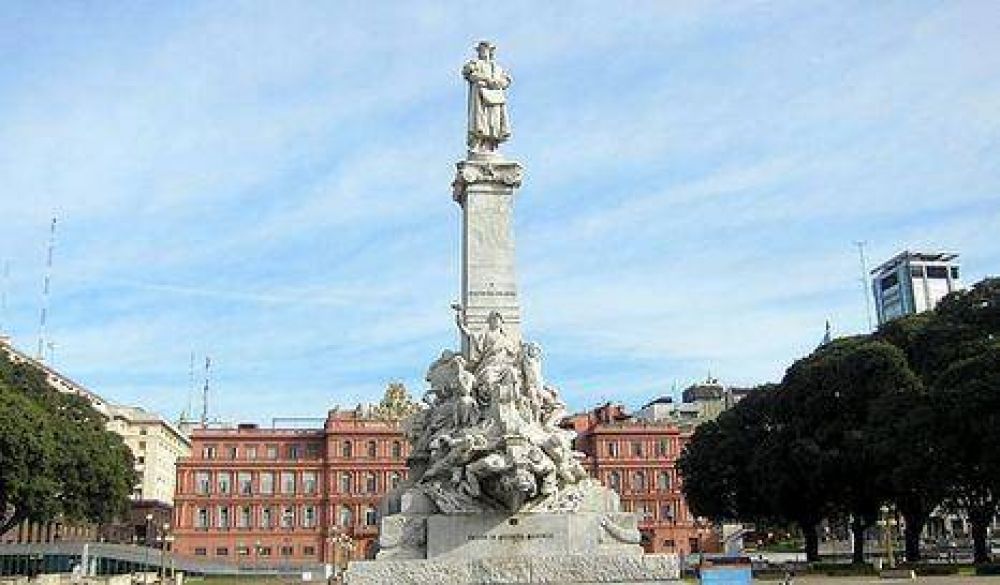Realizan "abrazo simb�lico" al monumento de Col�n