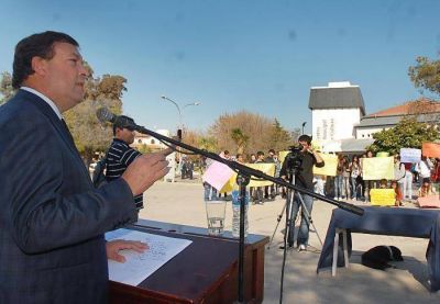 Festejo y descontento en aniversario de Viedma