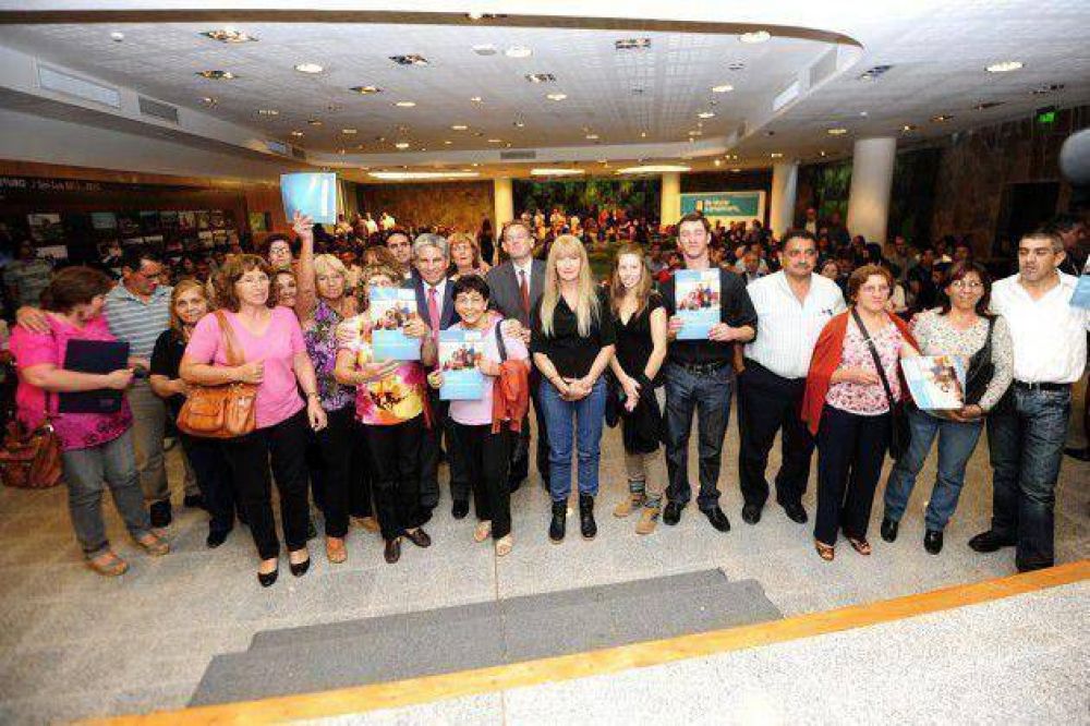 Se entregaron 84 escrituras y 40 readjudicaciones