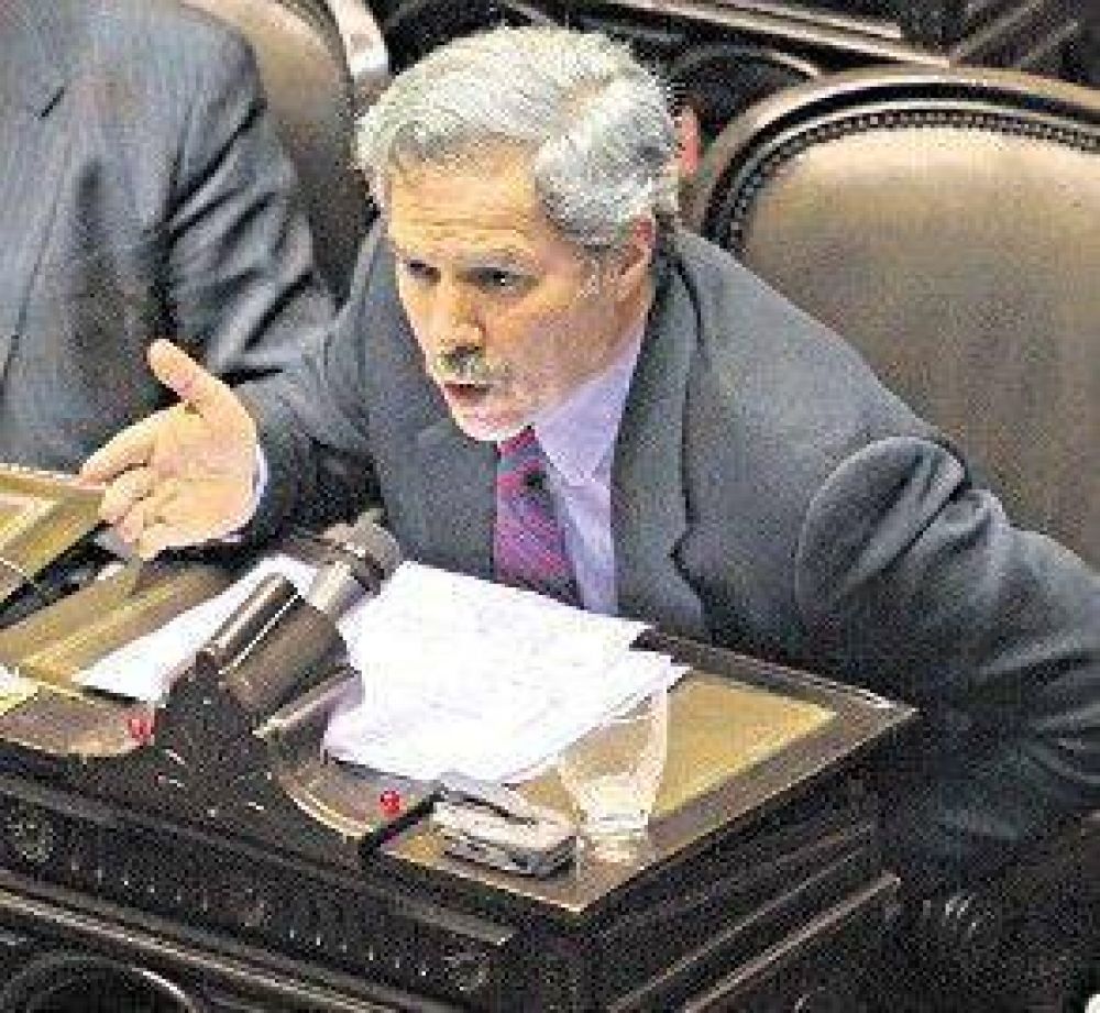 Sol� renunciar� a su banca