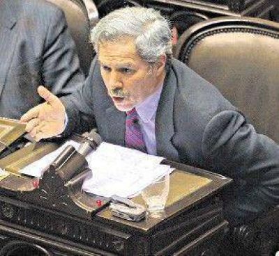 Sol� renunciar� a su banca