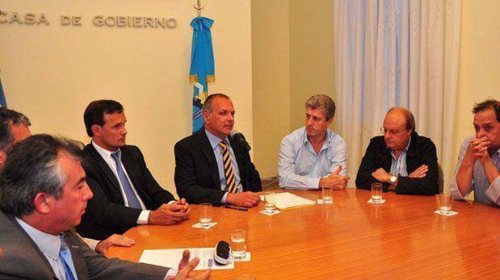 Licitan redes de agua y cloacas para urbanizar 1.200 lotes en Comodoro