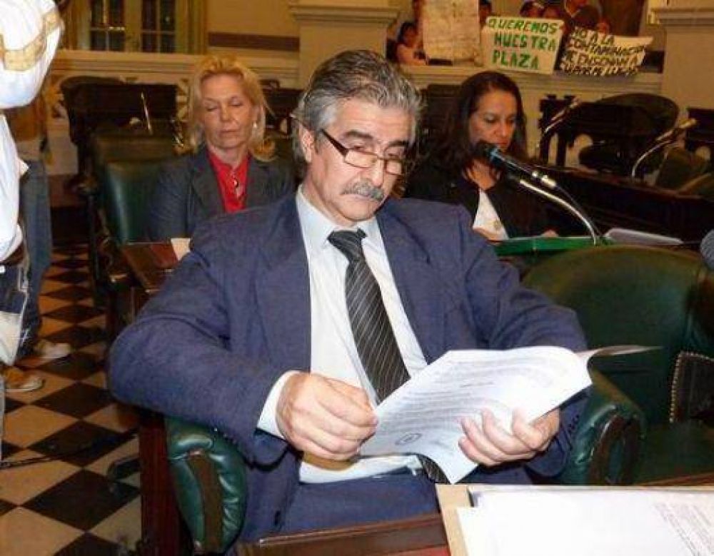 Anuncian cobro de impuesto a 6.700 docentes
