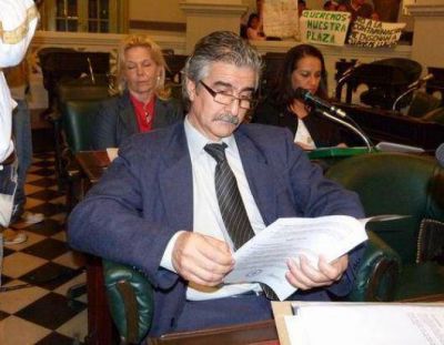 Anuncian cobro de impuesto a 6.700 docentes