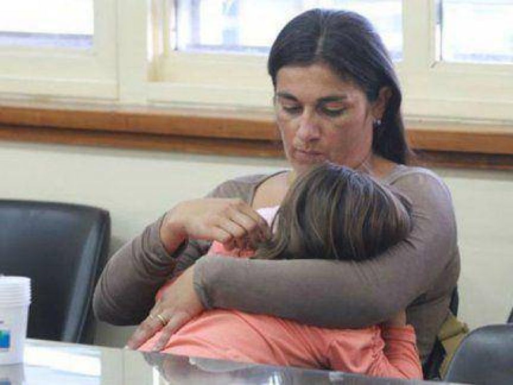 Juzgan a mujer acusada de matar a su hijo tras parirlo en el ba�o 