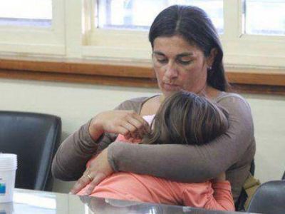 Juzgan a mujer acusada de matar a su hijo tras parirlo en el ba�o 