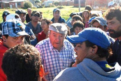 Vecinos del Barrio Malvicino a la espera de la Municipalidad tomaron terrenos