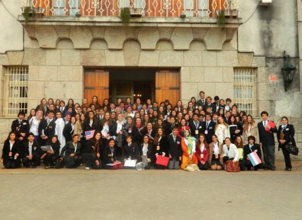 Presentan la edici�n 2013 del Modelo de Naciones Unidas
