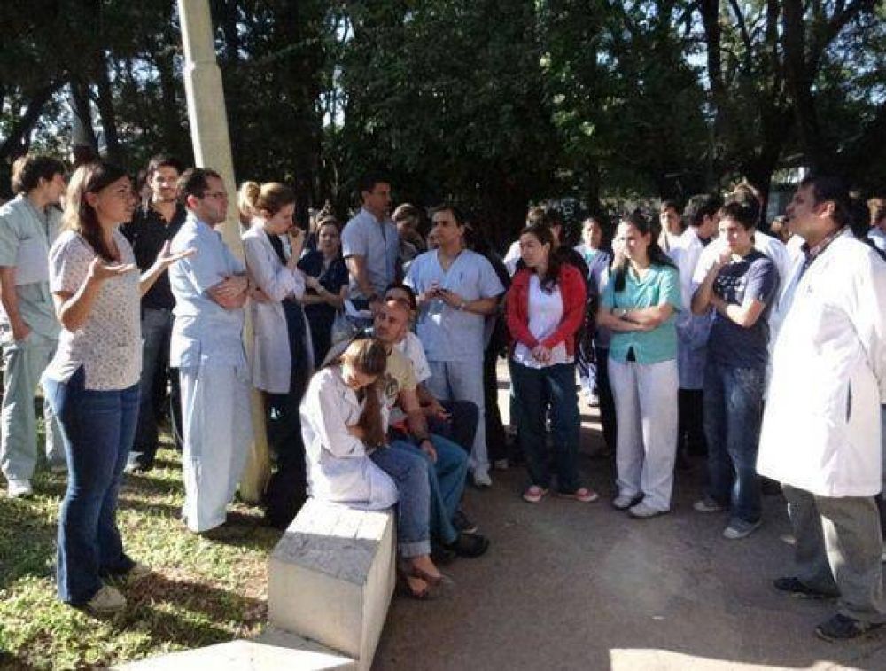M�dicos residentes levantaron el paro luego de acordar un aumento salarial con el gobierno