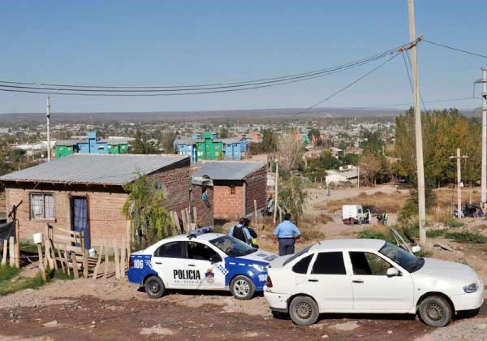 Asesinaron con un cuchillo a joven de 22 a�os y lesionaron a su padre 