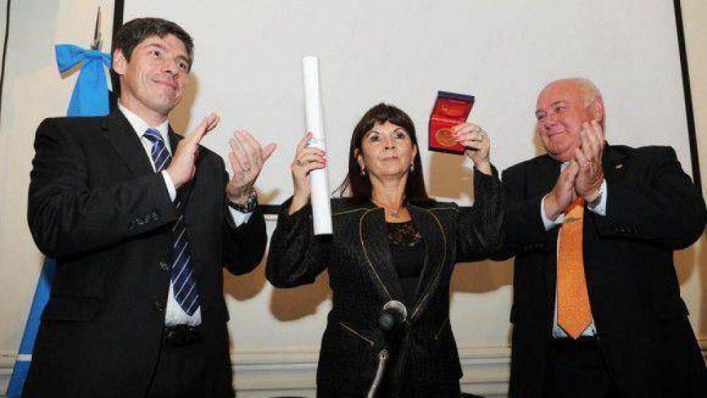 "Aplaudo a la Presidenta por su proyecto de democratizar la Justicia"