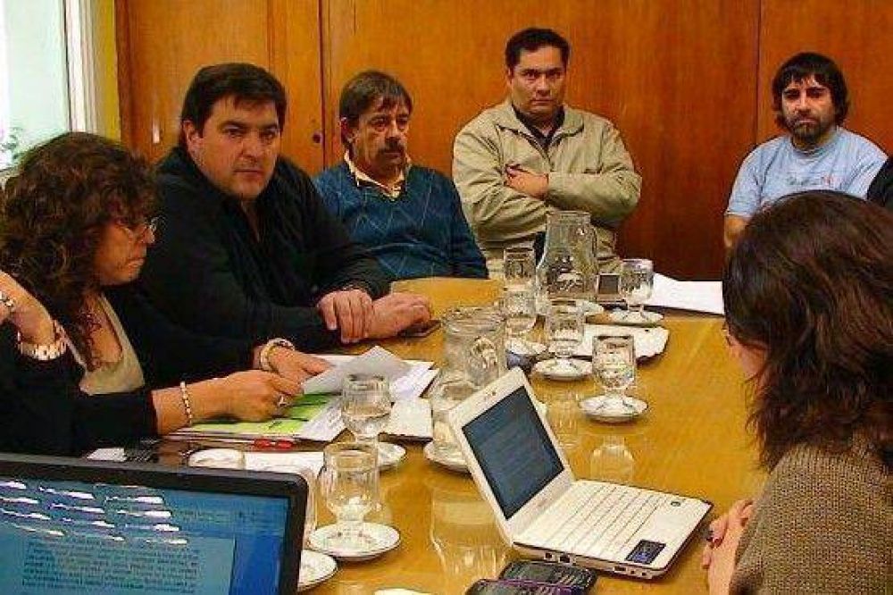 El Ejecutivo y los gremios docentes acordaron un 25 por ciento de aumento al b�sico