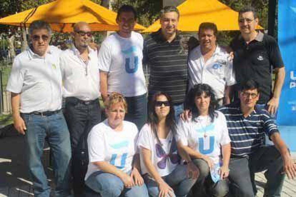 �Sombrillas amarillas� de M�s PRO en Avellaneda