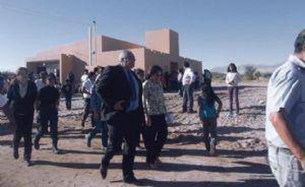 El Gobierno invierte 140 millones en viviendas rurales en el interior