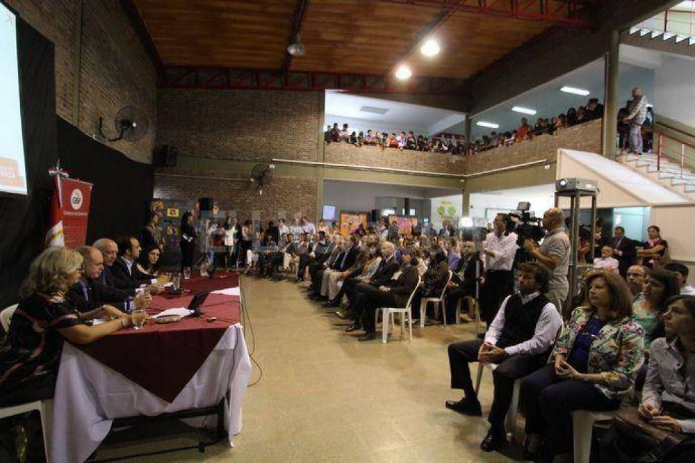 Se present� el plan Vuelvo a Estudiar