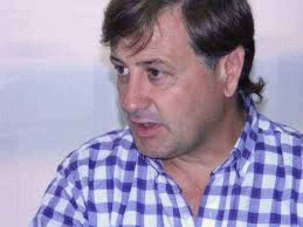 Catal�n Magni apunt� a Garramu�o �en la provincia critica a la Naci�n y despu�s en las sesiones por las dudas levanta las manos antes�