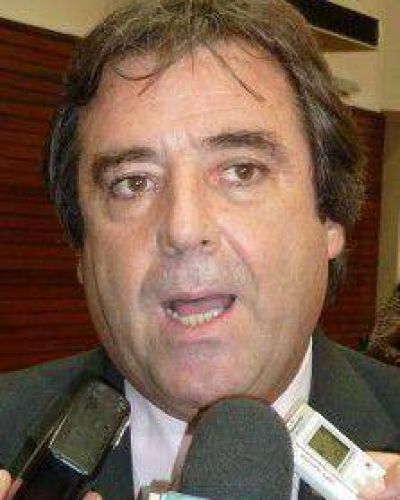 Andes L�neas A�reas: la UCR pide al Ejecutivo que explique las razones de la suspensi�n de vuelos