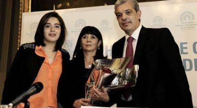 Dom�nguez resalt� que �la esencia de la democracia es el debate"