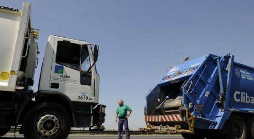 Personal de seguridad bloquea entrada y salida de camiones al CEAMSE