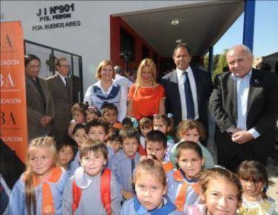 Scioli inaugur� un jard�n de infantes en Presidente Per�n