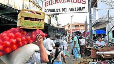 Los paraguayos cruzan la frontera para comprar m�s barato en la Argentina