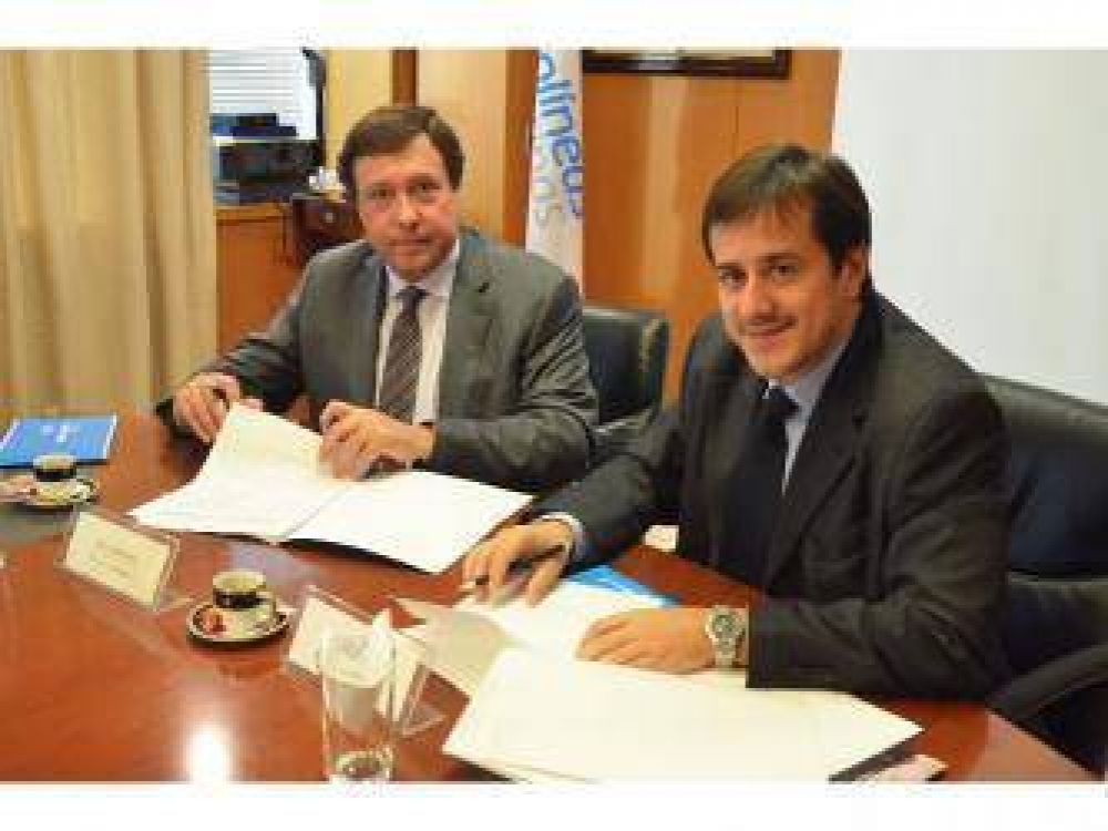 Weretilneck y Recalde firmaron convenios de cooperaci�n tur�stica