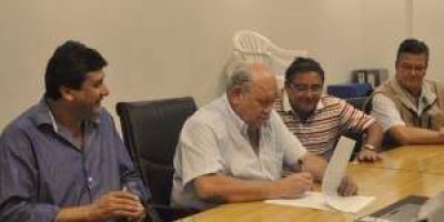 SECHEEP y Luz y Fuerza acordaron suba salarial del 22 % y recategorizaci�n de trabajadores