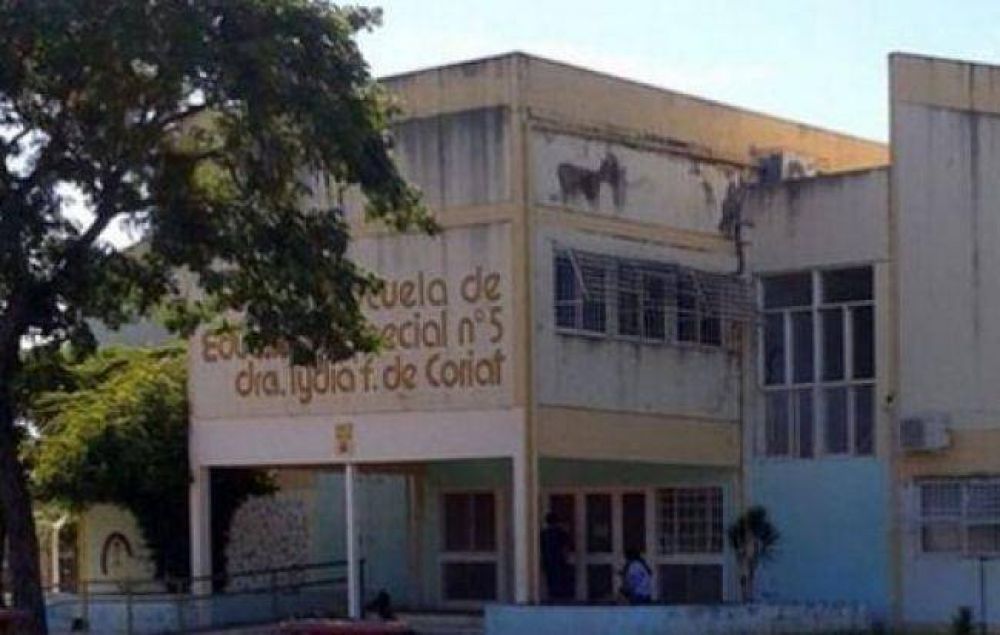 Despu�s de cinco meses sin agua, comenzaron arreglos en la Escuela Especial N� 5