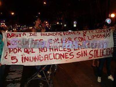 Nueva protesta de vecinos de Vicente L�pez afectados por la inundaci�n