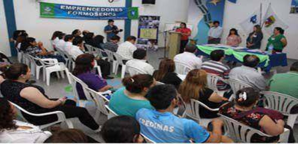Emprendedores de la econom�a social recibieron 200 mil pesos en microcr�ditos